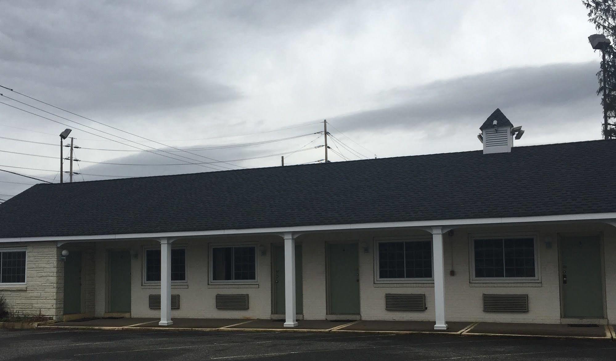 Track & Turf Motel Mount Laurel Eksteriør bilde