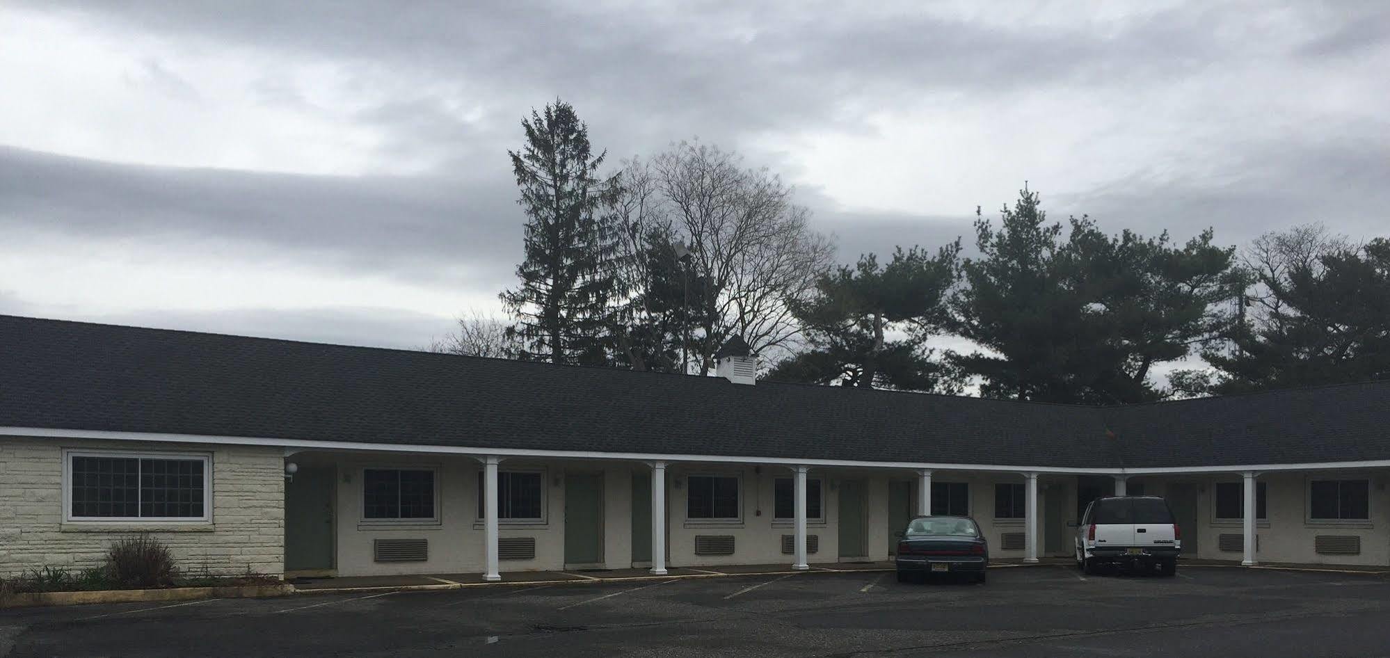 Track & Turf Motel Mount Laurel Eksteriør bilde