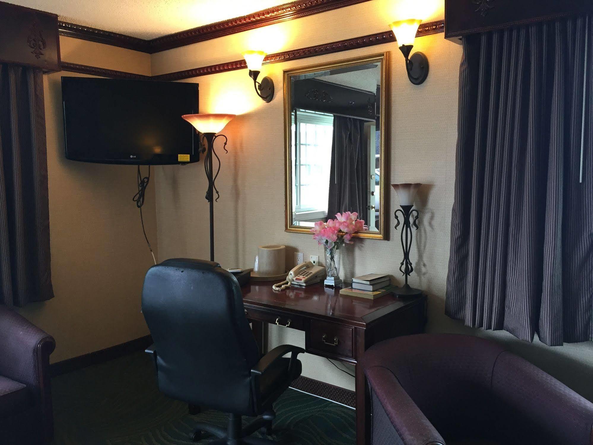 Track & Turf Motel Mount Laurel Eksteriør bilde